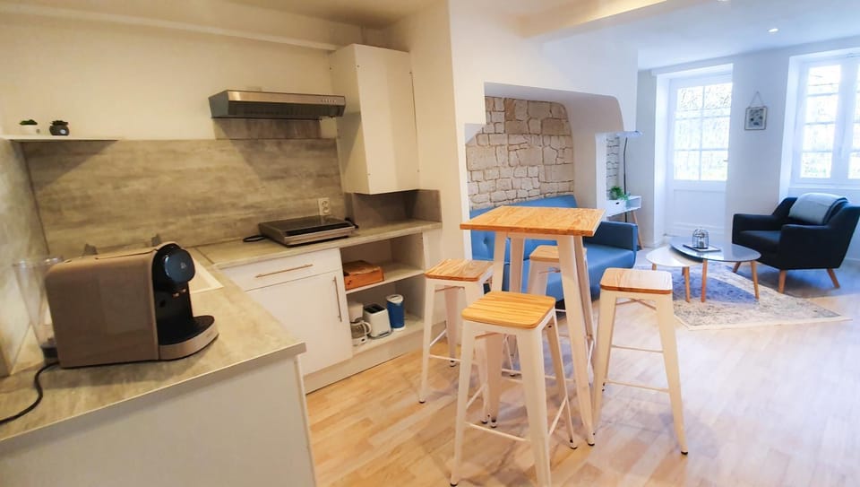 Kitchen or kitchenette, Living room
