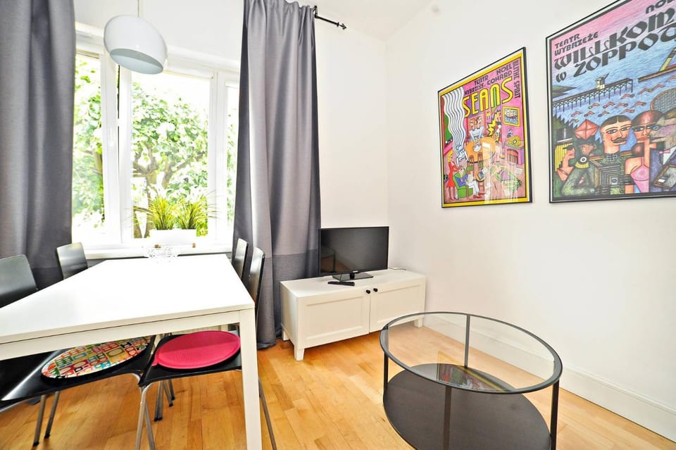 TV and multimedia, Living room, Dining area