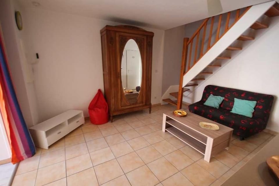 Jolie maison de vacances 2 chambres climatisées véranda terrasse parking privatif dans résidence sécurisée avec piscine commune 400 m de la mer LRCS99 Villa in Portiragnes