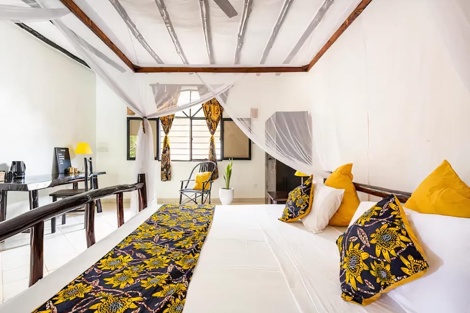 Bed, Coffee/tea facilities, Photo of the whole room, Decorative detail, Bedroom, Garden view, Pool view, Breakfast, fireplace, locker, safe, wardrobe, laundry, air conditioner