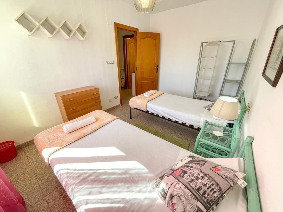 Spring, Bed, Activities, Winter, Summer, Balcony/Terrace, Photo of the whole room, Beach, Hiking, Animals, Animals, Animals, Bedroom, Autumn, Pets, Pets, Pets, Sports, Entertainment, children, children, children, young children, young children, young children, older children, older children, older children, cot, Family, Family, Family, microwave, oven, pet friendly, pet friendly, wardrobe, washing machine, air conditioner