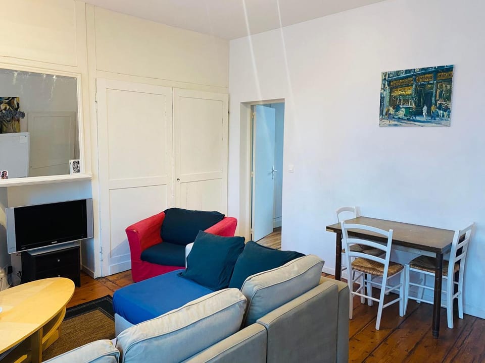 Communal lounge/ TV room, Living room, Seating area