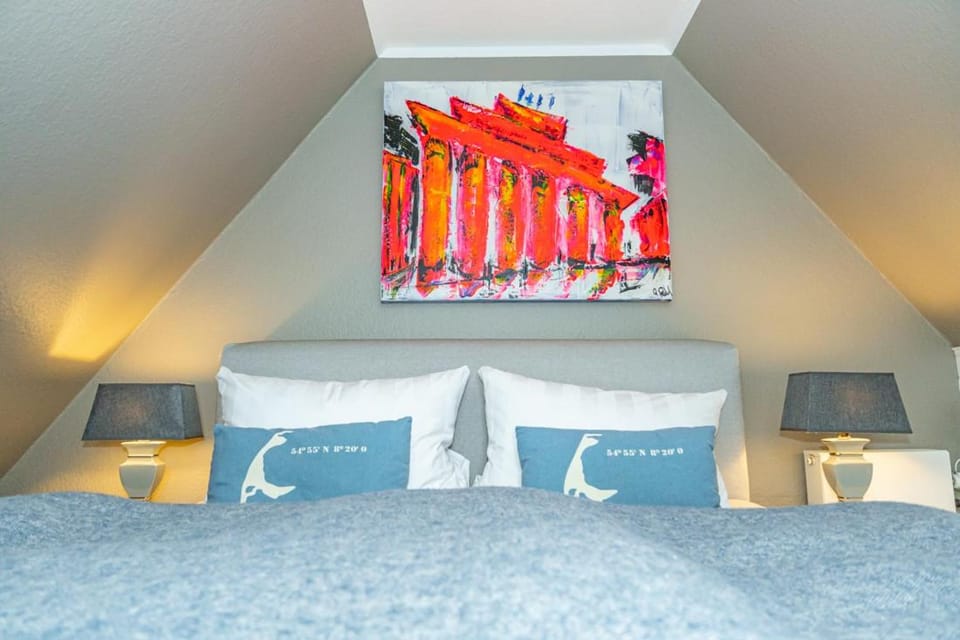 Bed, Photo of the whole room, Decorative detail, Bedroom