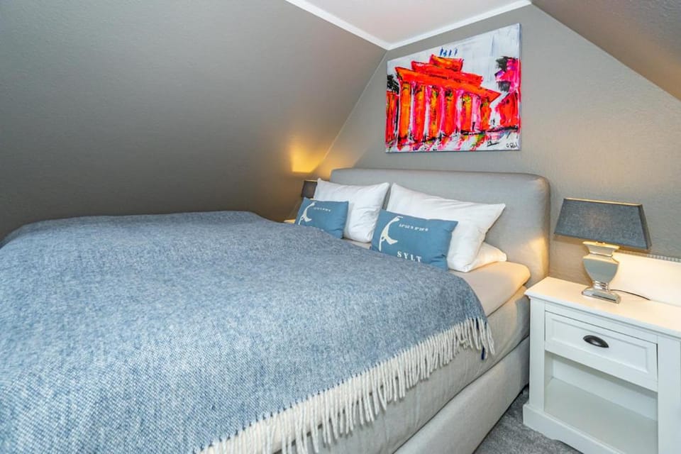 Bed, Photo of the whole room, Bedroom, hair dresser