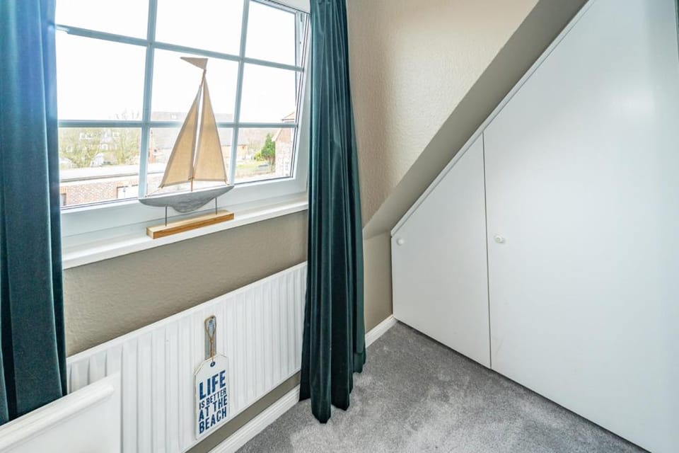 Bedroom, internet