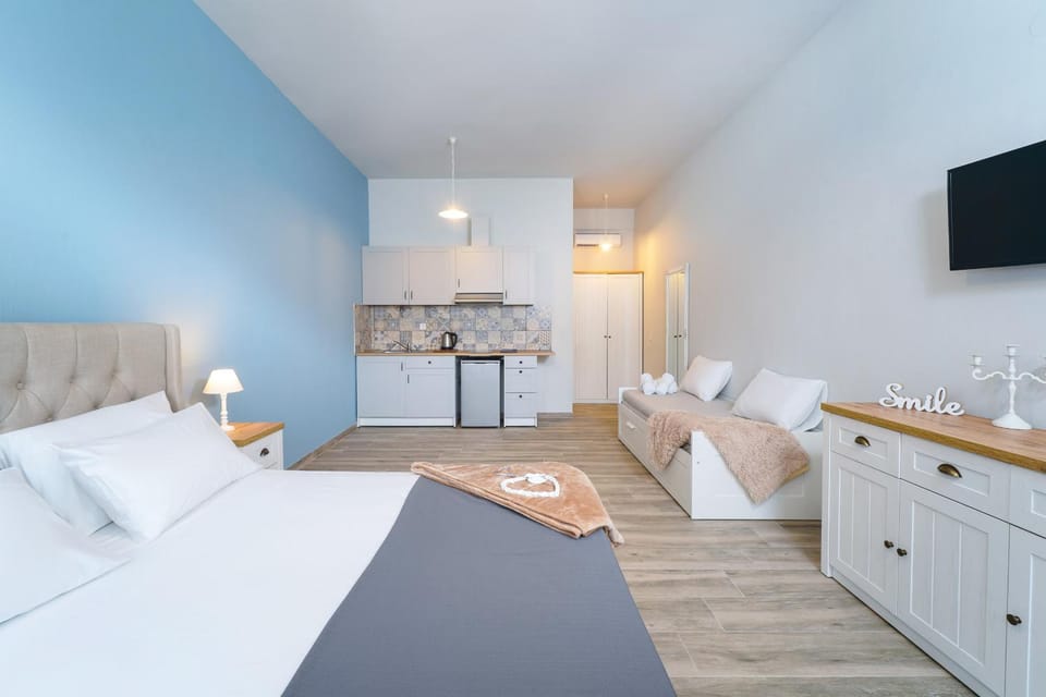 Kitchen or kitchenette, Bedroom