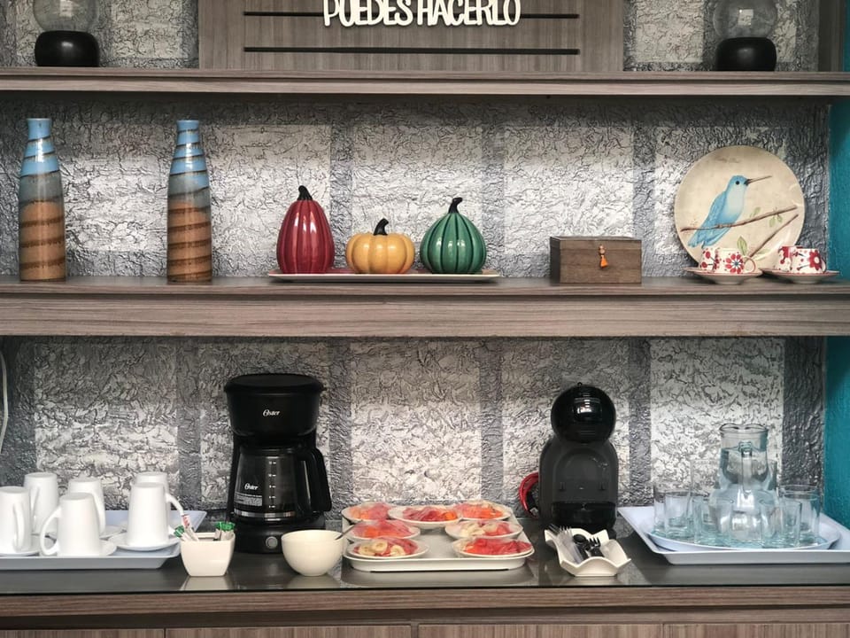 Coffee/tea facilities, Kitchen or kitchenette, Breakfast