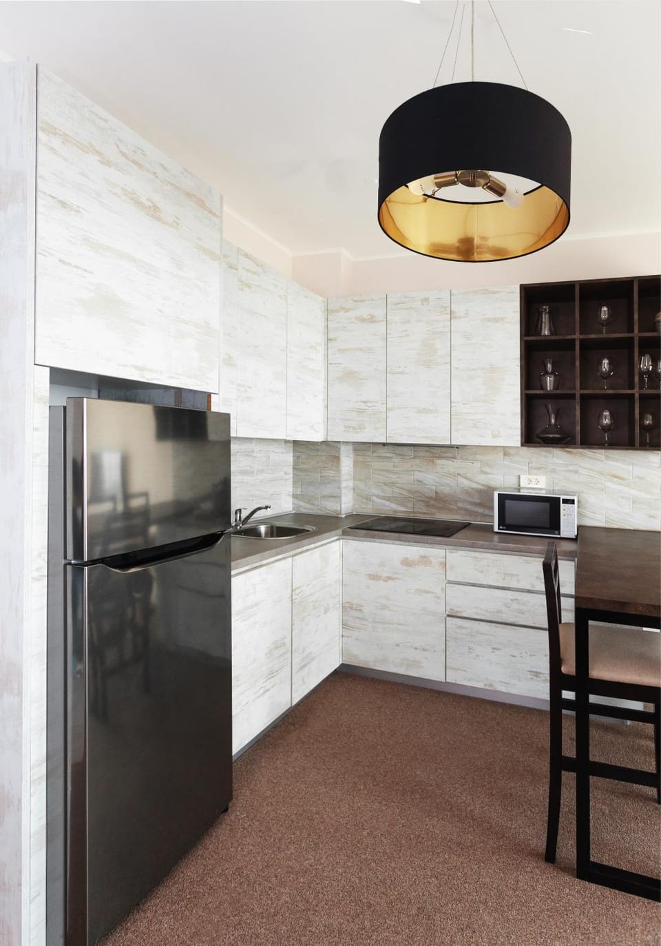 Kitchen or kitchenette, dishwasher, minibar, stove