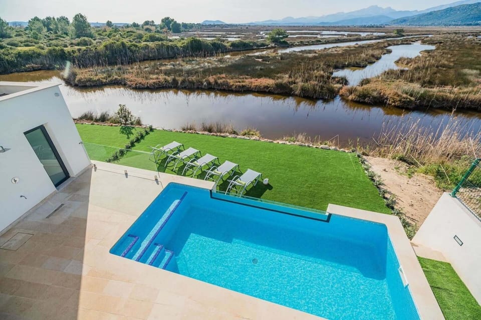 View (from property/room), Lake view, Mountain view, Pool view, Swimming pool, sunbed
