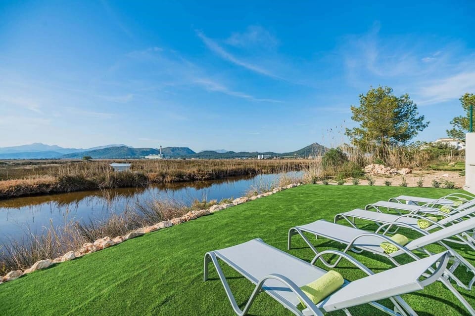 Patio, Natural landscape, Garden, Garden view, Lake view, sunbed
