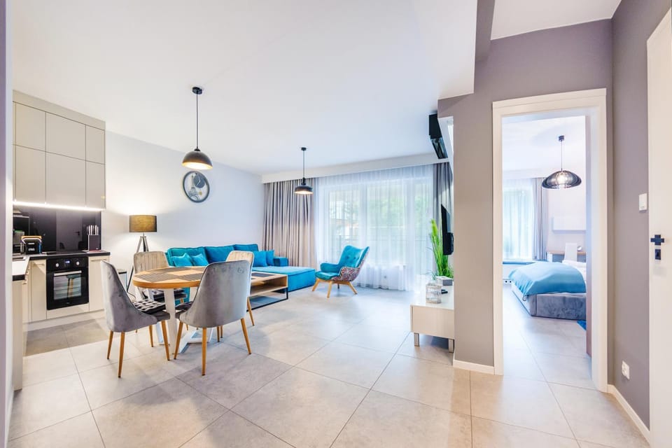TV and multimedia, Kitchen or kitchenette, Living room, Seating area, Dining area