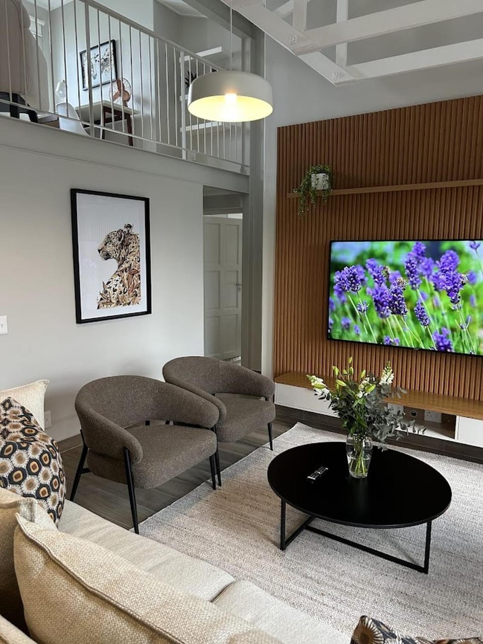 TV and multimedia, Living room, Seating area, Evening entertainment
