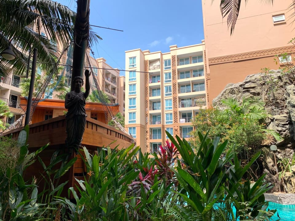 Property building, Garden, Pool view, Swimming pool