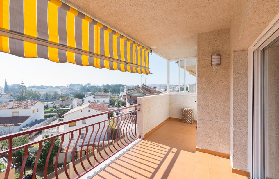 Spring, Day, Summer, Balcony/Terrace, Beach, Garden view, Sea view, Street view, Time of day, Sunrise, Sunset, Quiet street view