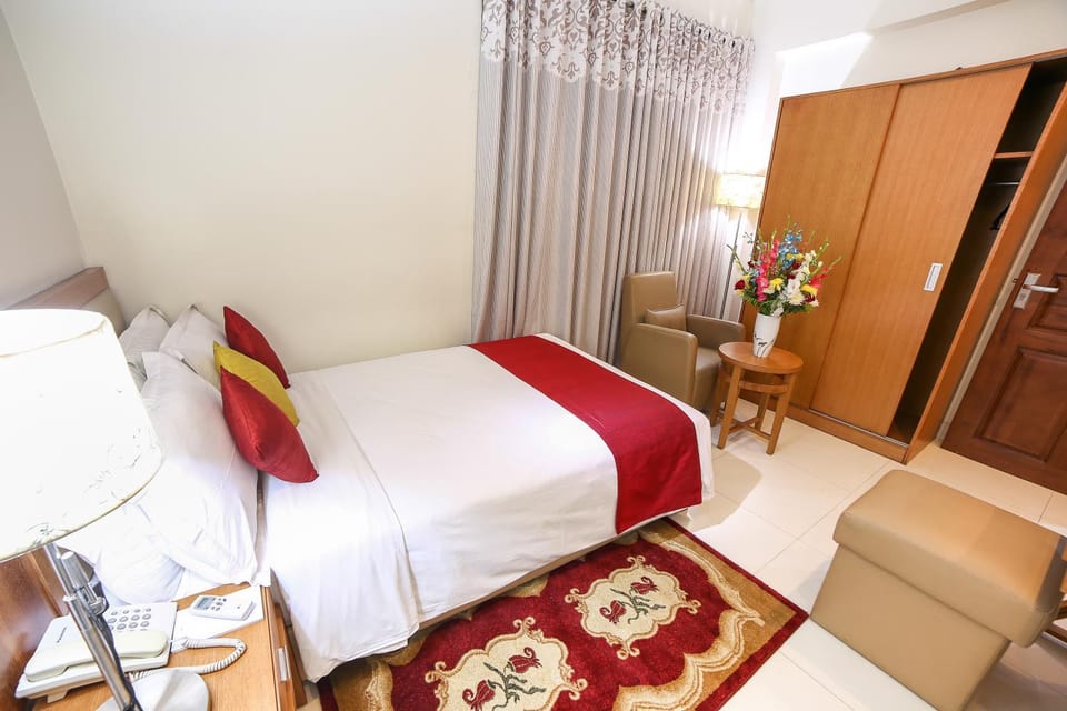 Bed, Living room, Seating area