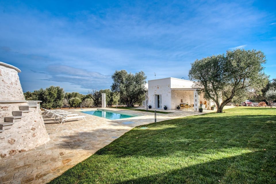 Property building, Garden, Swimming pool, Swimming pool