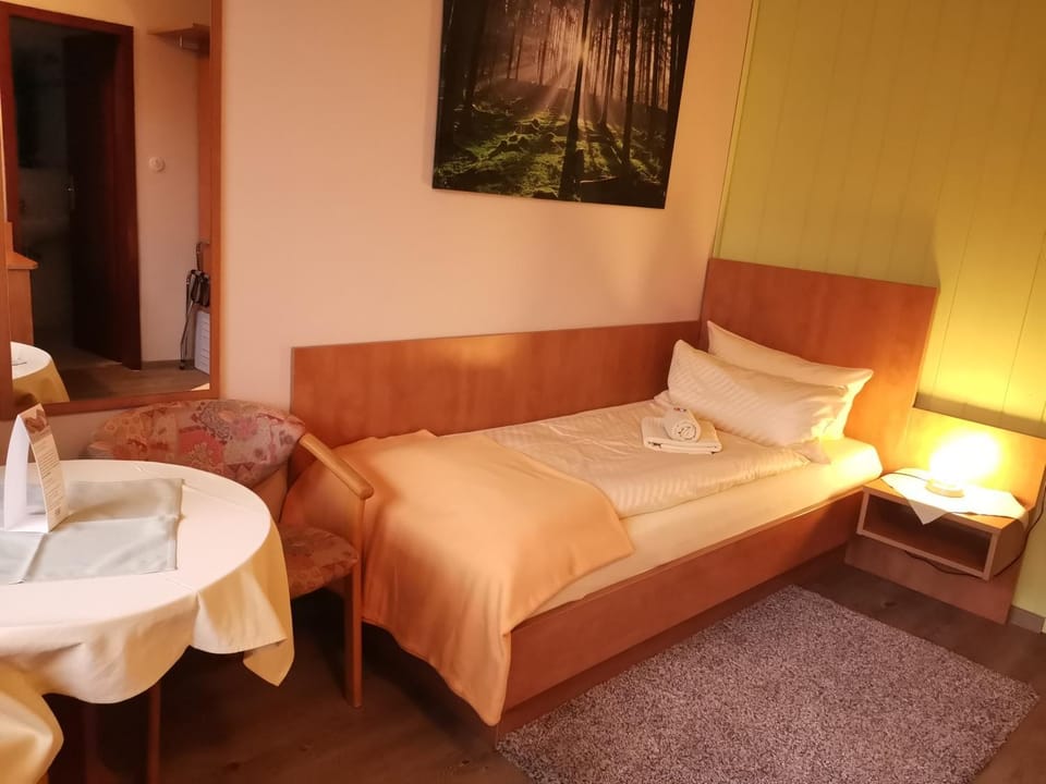 Bed, Photo of the whole room, Photo of the whole room