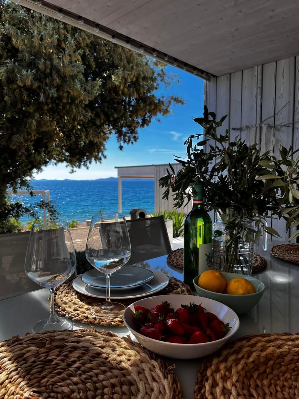 Patio, Day, View (from property/room), Balcony/Terrace, Food and drinks, Food, Sea view, Alcoholic drinks