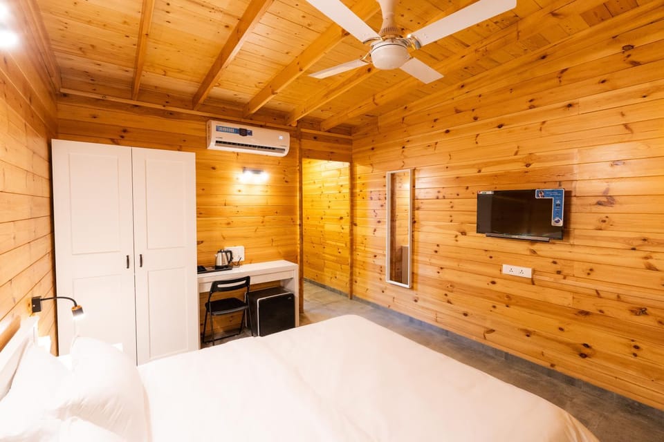 Communal lounge/ TV room, Bed, TV and multimedia, Kitchen or kitchenette, Photo of the whole room, Evening entertainment, Bedroom, wardrobe, air conditioner