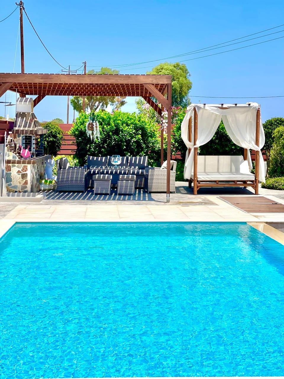 Property building, Swimming pool, sunbed