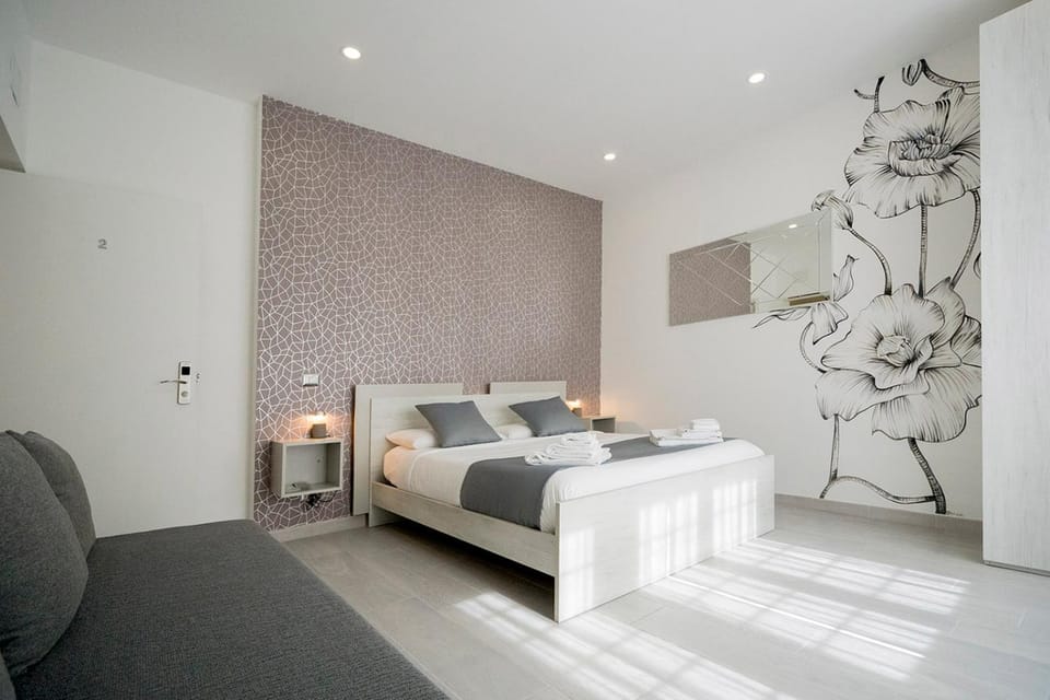Bed, Photo of the whole room, Bedroom, oven, air conditioner