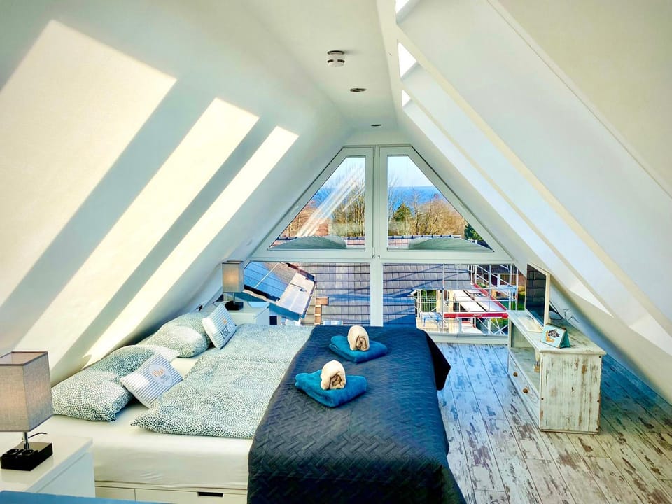 Bed, View (from property/room), View (from property/room), Photo of the whole room, Bedroom, Sea view, Sea view