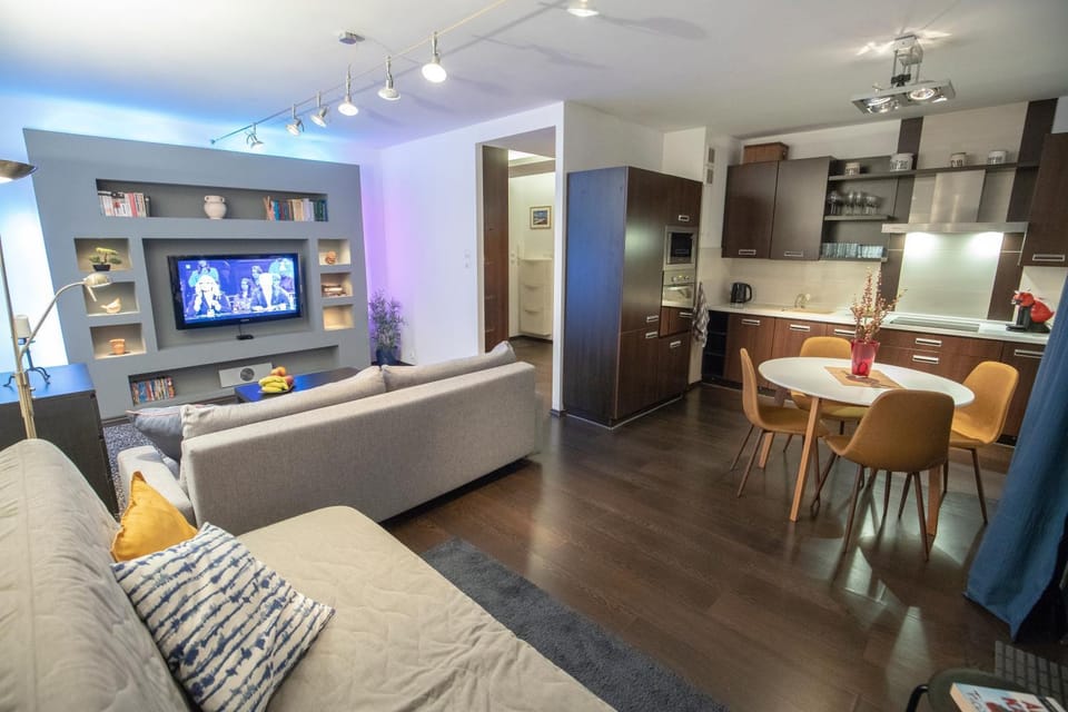 TV and multimedia, Kitchen or kitchenette, Photo of the whole room