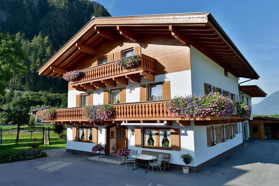 Gästehaus Luxner Zimmer ÜF Bed and Breakfast in Tyrol
