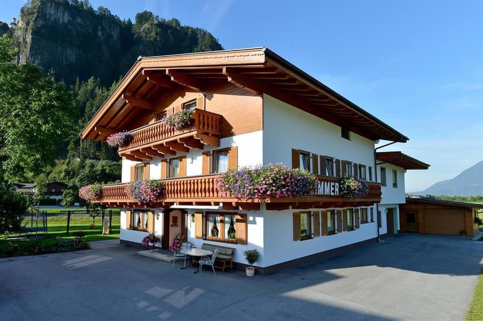 Gästehaus Luxner Zimmer ÜF Bed and Breakfast in Tyrol