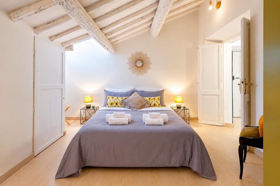 Bed, Photo of the whole room
