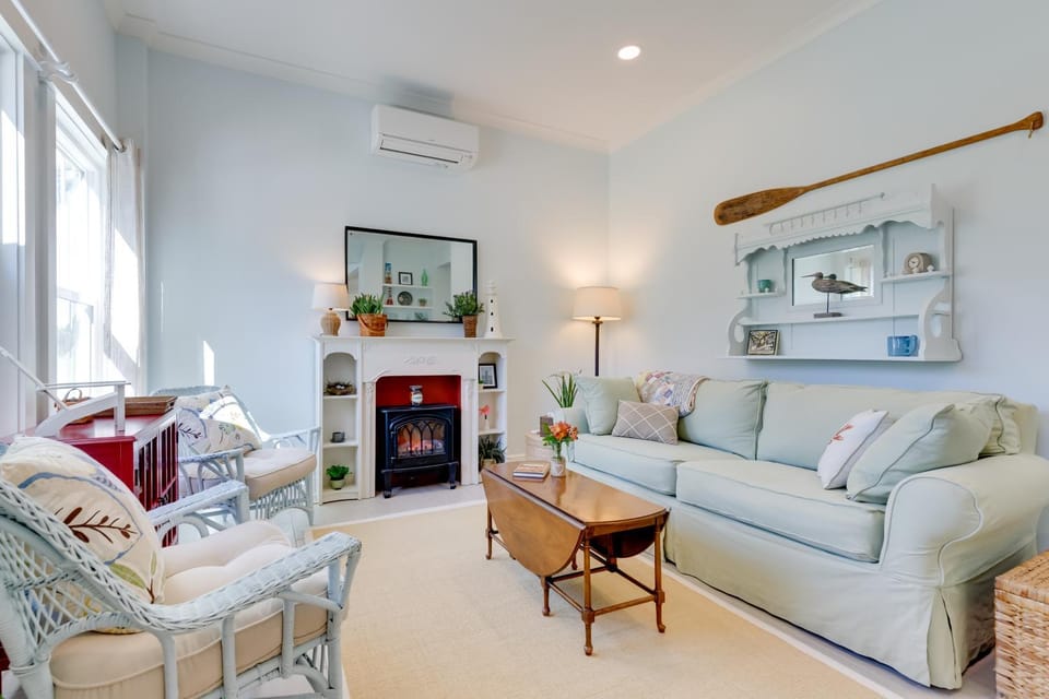 Harbor Oaks Haven: Walk to Front Beach & Downtown! Apartment in Ocean Springs