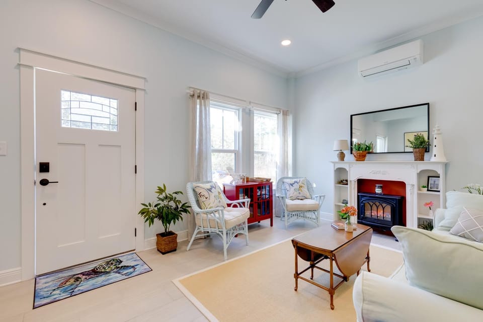 Harbor Oaks Haven: Walk to Front Beach & Downtown! Apartment in Ocean Springs