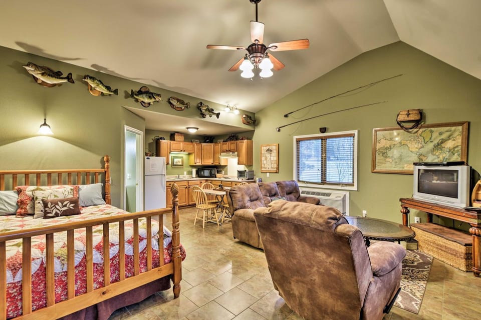 Guntersville Lake Home w/ Deck & Covered Boat Slip Apartment in Grant