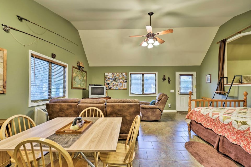 Guntersville Lake Home w/ Deck & Covered Boat Slip Apartment in Grant
