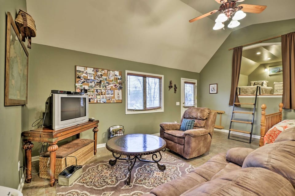 Guntersville Lake Home w/ Deck & Covered Boat Slip Apartment in Grant