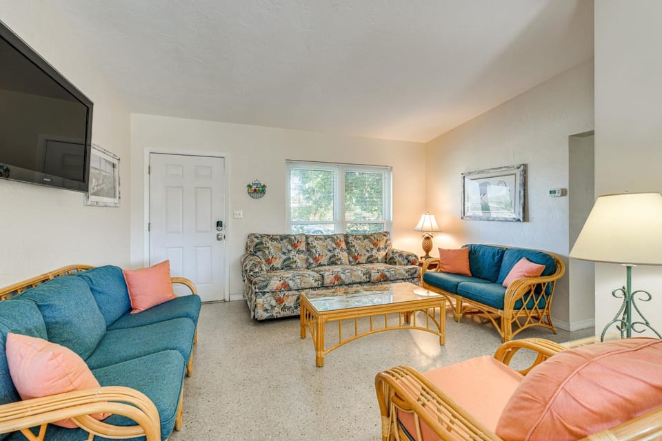 'Uncle Louie's' Gulf Coast Gem w/ Outdoor Oasis House in Bradenton