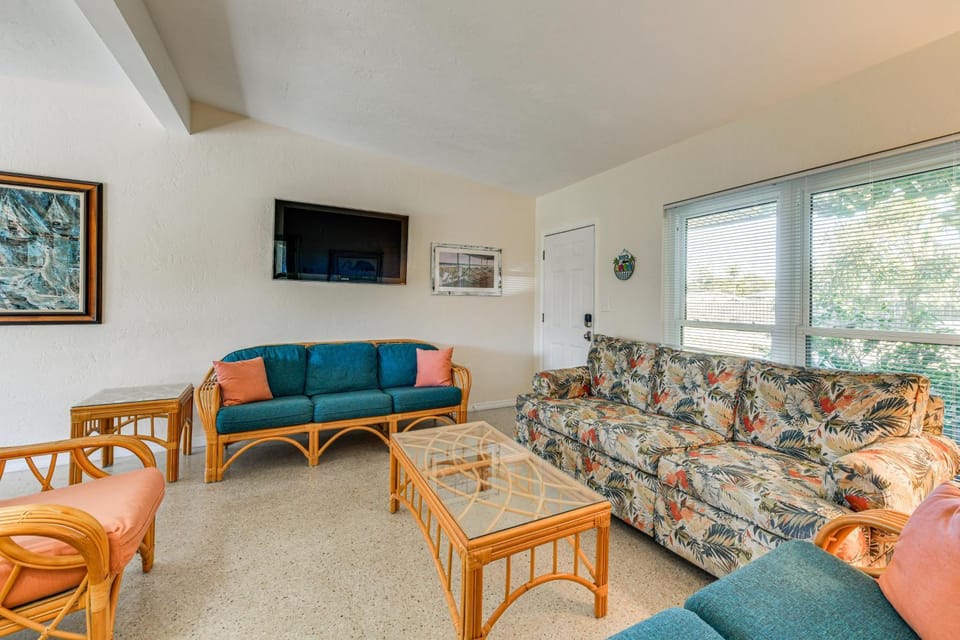'Uncle Louie's' Gulf Coast Gem w/ Outdoor Oasis House in Bradenton