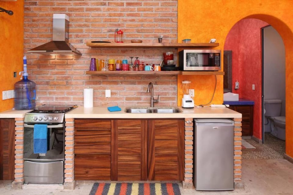 Villa Kiwi. Huge Pool, Steps To Town n Beach. 6 plus BRM 7.5 BTH 3 KCN Nature lodge in Sayulita