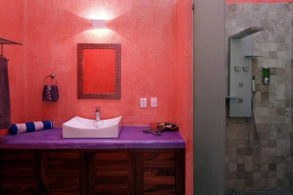Villa Kiwi. Huge Pool, Steps To Town n Beach. 6 plus BRM 7.5 BTH 3 KCN Nature lodge in Sayulita