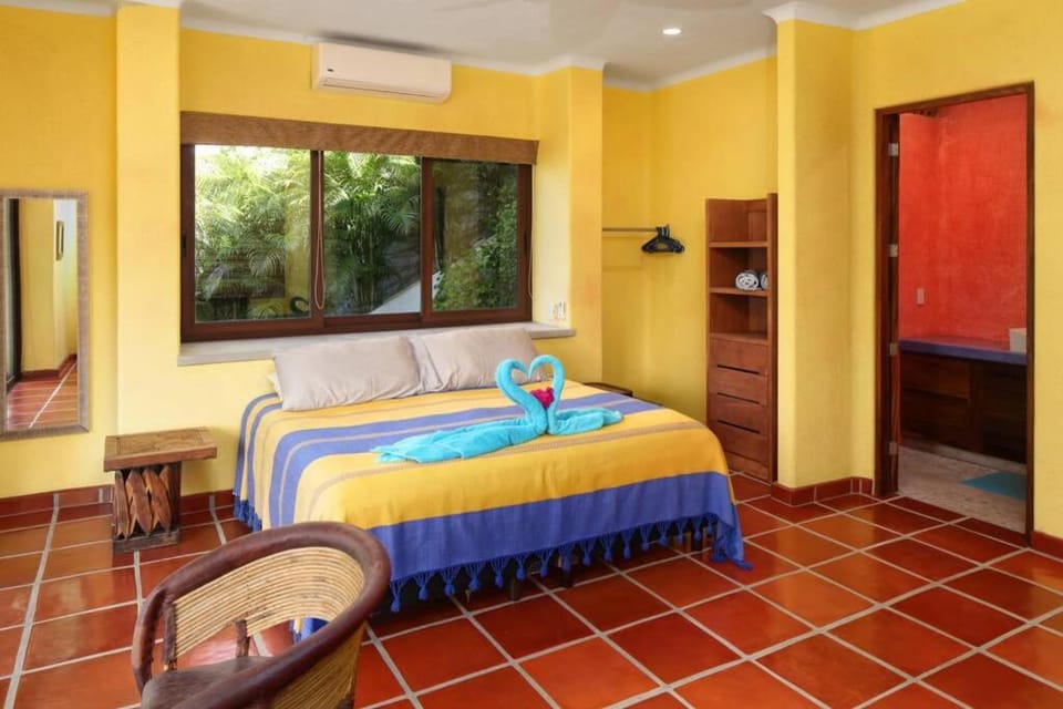 Villa Kiwi. Huge Pool, Steps To Town n Beach. 6 plus BRM 7.5 BTH 3 KCN Nature lodge in Sayulita