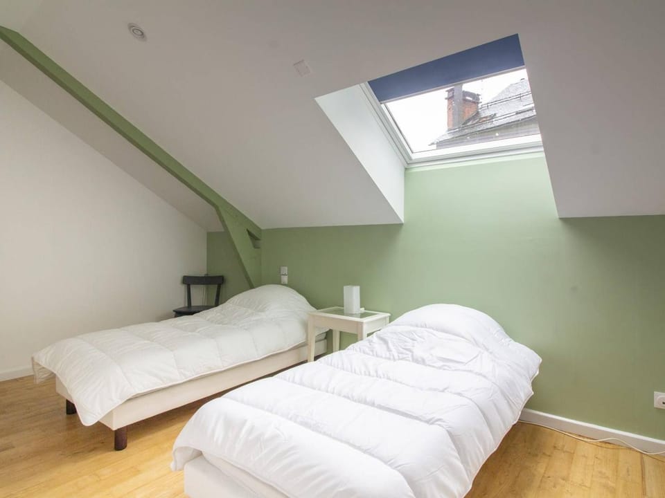 Duplex rénové 2 chambres avec wifi, cuisine équipée et local ski, en centre-ville de Cauterets - FR-1-401-179 Apartment in Cauterets