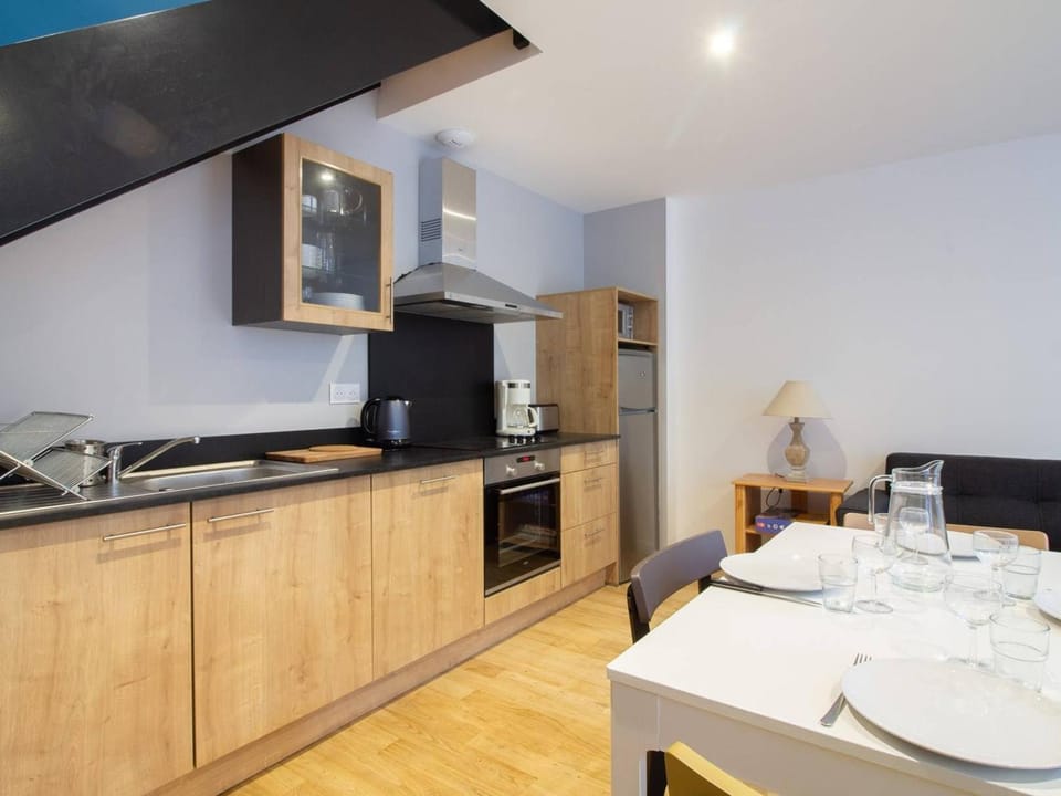 Duplex rénové 2 chambres avec wifi, cuisine équipée et local ski, en centre-ville de Cauterets - FR-1-401-179 Apartment in Cauterets