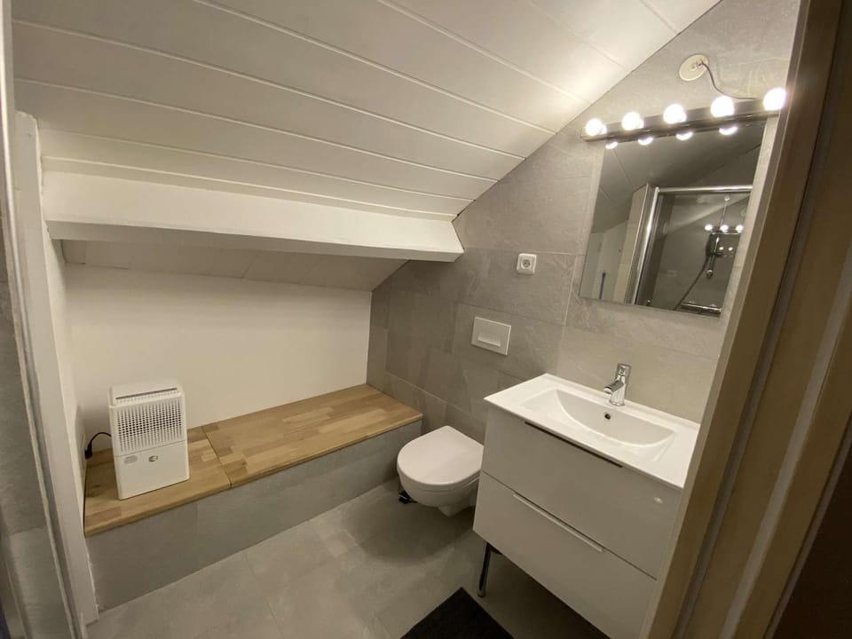 Appartement duplex confortable au cœur de Cauterets, idéal pour 6 personnes et proche des commodités. - FR-1-401-183 Apartment in Cauterets