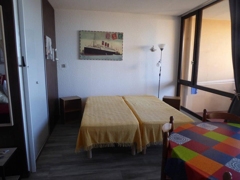 Grand T2 avec Piscine, Terrasse et Accès Direct à la Plage, 4 Personnes - Port Barcarès - FR-1-81-505 Apartment in Le Barcarès