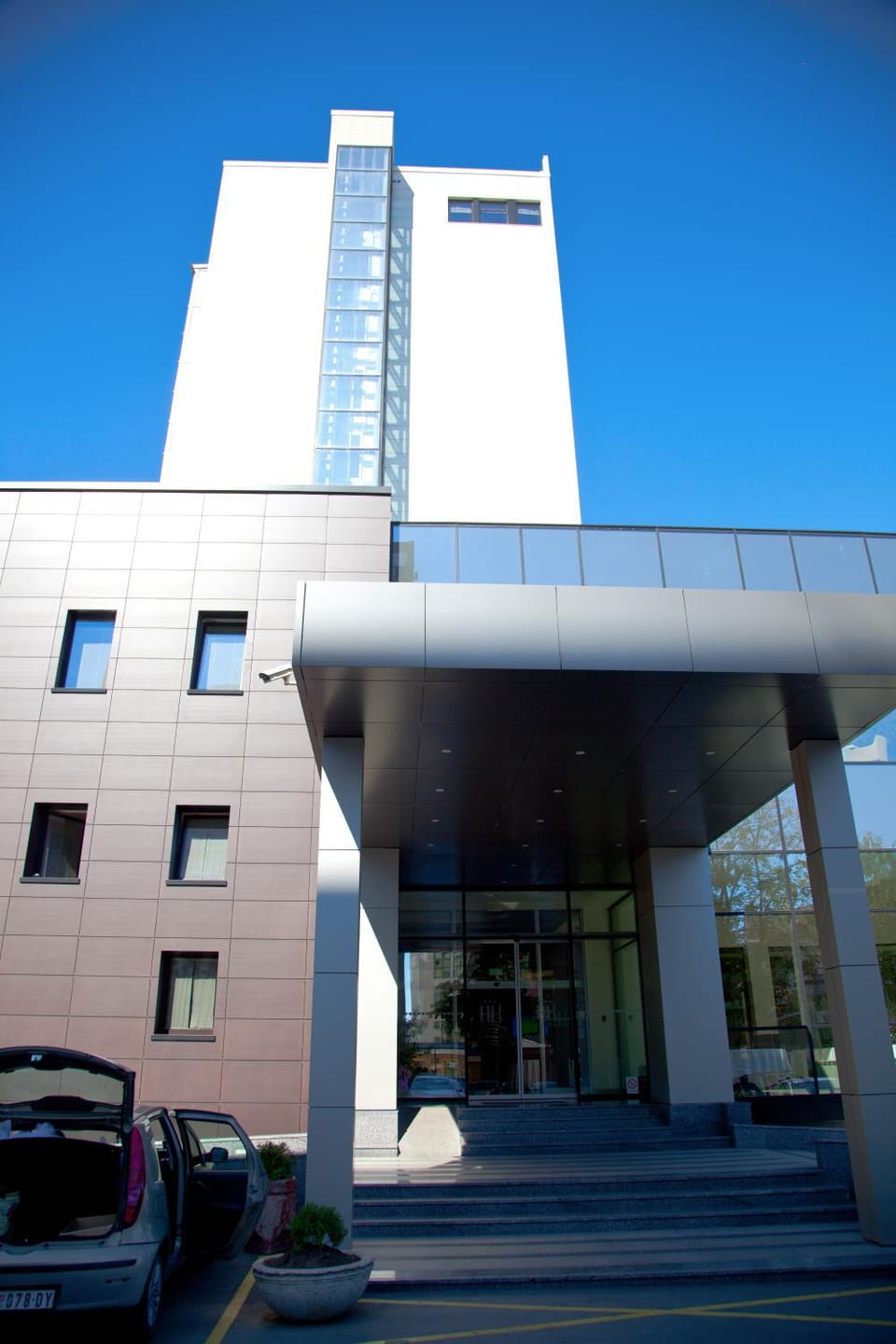 Facade/entrance