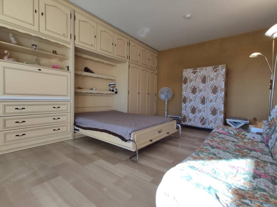 Studio pour 4 avec Terrasse ensoleillée, Parking privatif, à 250m des plages à Antibes - FR-1-252-153 Apartment in Antibes