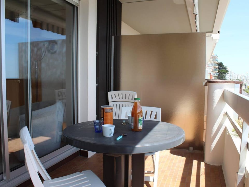 Studio agréable 4 pers. avec terrasse et parking, La Baule - FR-1-245-133 Apartment in La Baule-Escoublac