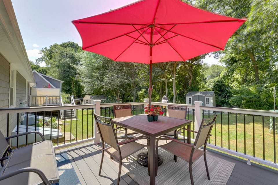 Coastal Getaway w/ Porch, 2 Mi to Niantic Beach! House in Niantic