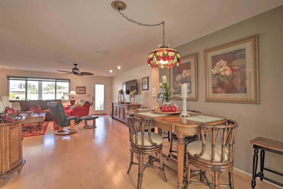 Single-Story Home: Walk to Beach, Pier & River House in Daytona Beach