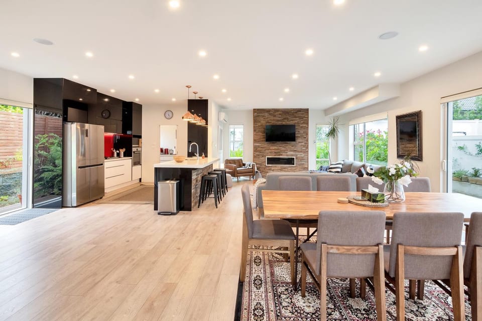 Patio, Communal lounge/ TV room, Library, TV and multimedia, Coffee/tea facilities, Kitchen or kitchenette, Living room, Lounge or bar, Seating area, Dining area, Area and facilities